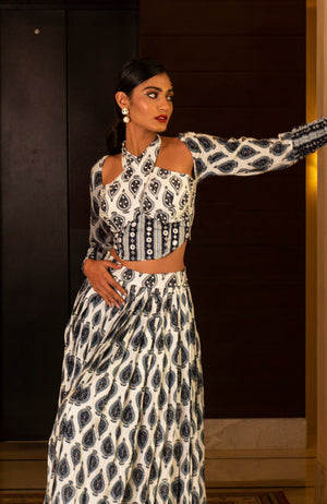 White Printed Tie-Up Corset Blouse and Skirt Set image 7