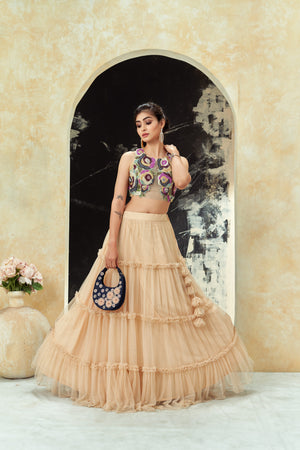 Multi-hued embroidered blouse and tier skirt set - L image