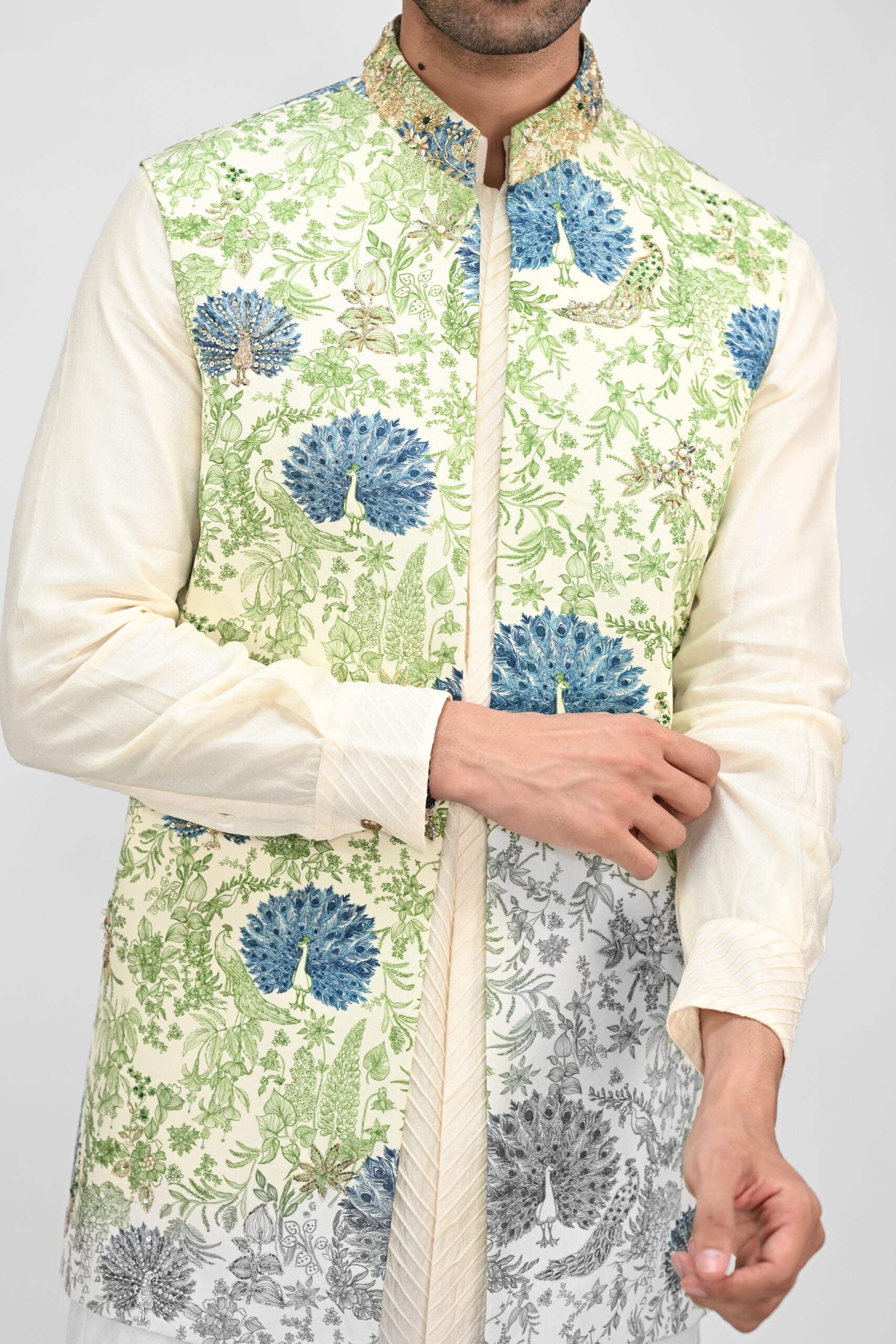 Peacock Printed Highlighted Half Jacket Full Set image 1