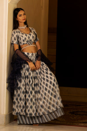 White Printed Tie-at-Waist Blouse and Skirt Set - L image
