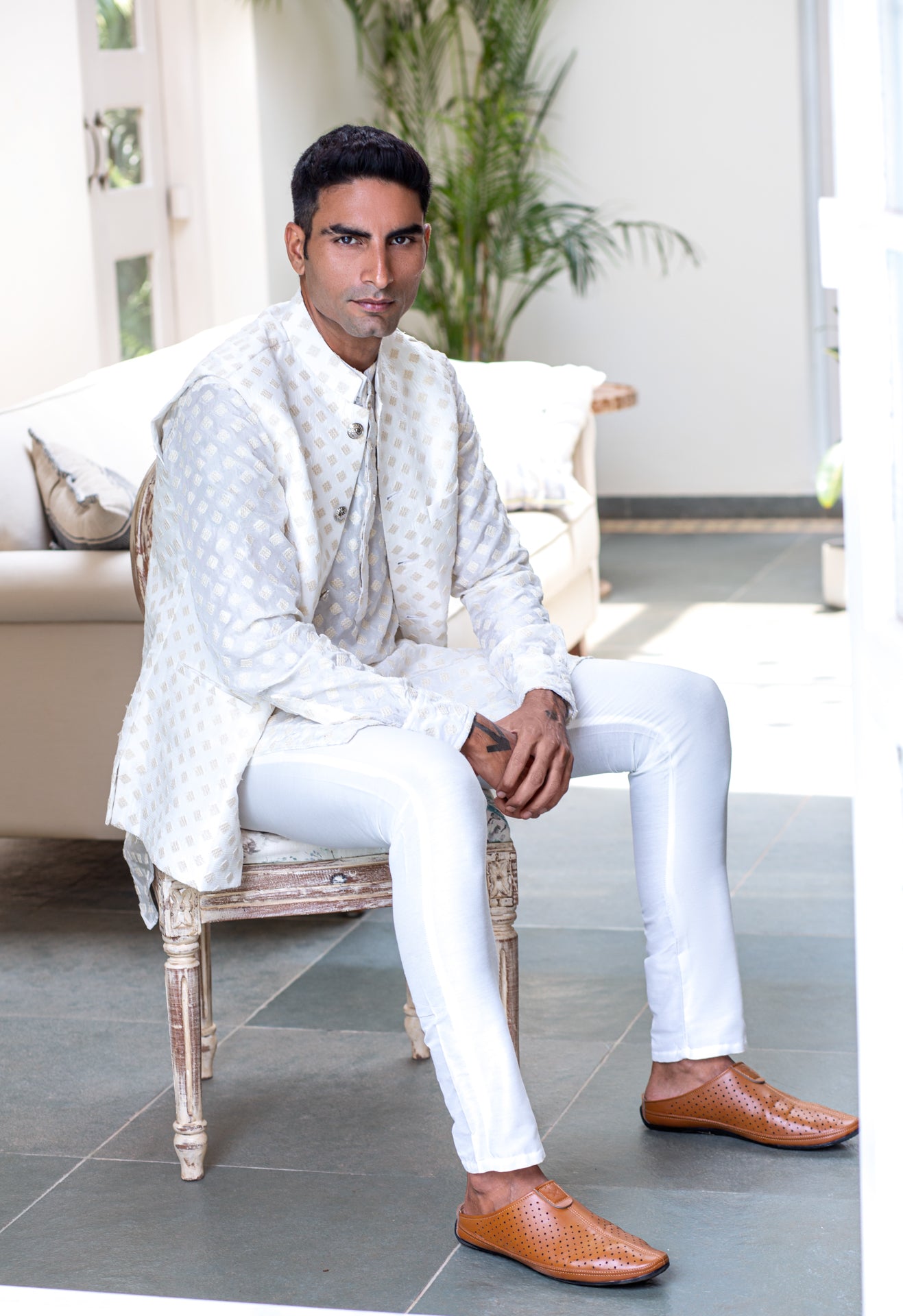White Embroidered Bundi Jacket Kurta Set image 3