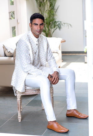 White Embroidered Bundi Jacket Kurta Set image 3