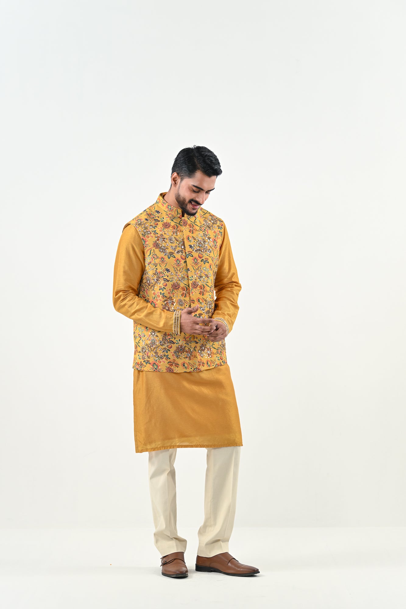 MARIGOLD HIGHLIGHTED BUNDI WITH KURTA SET image 4