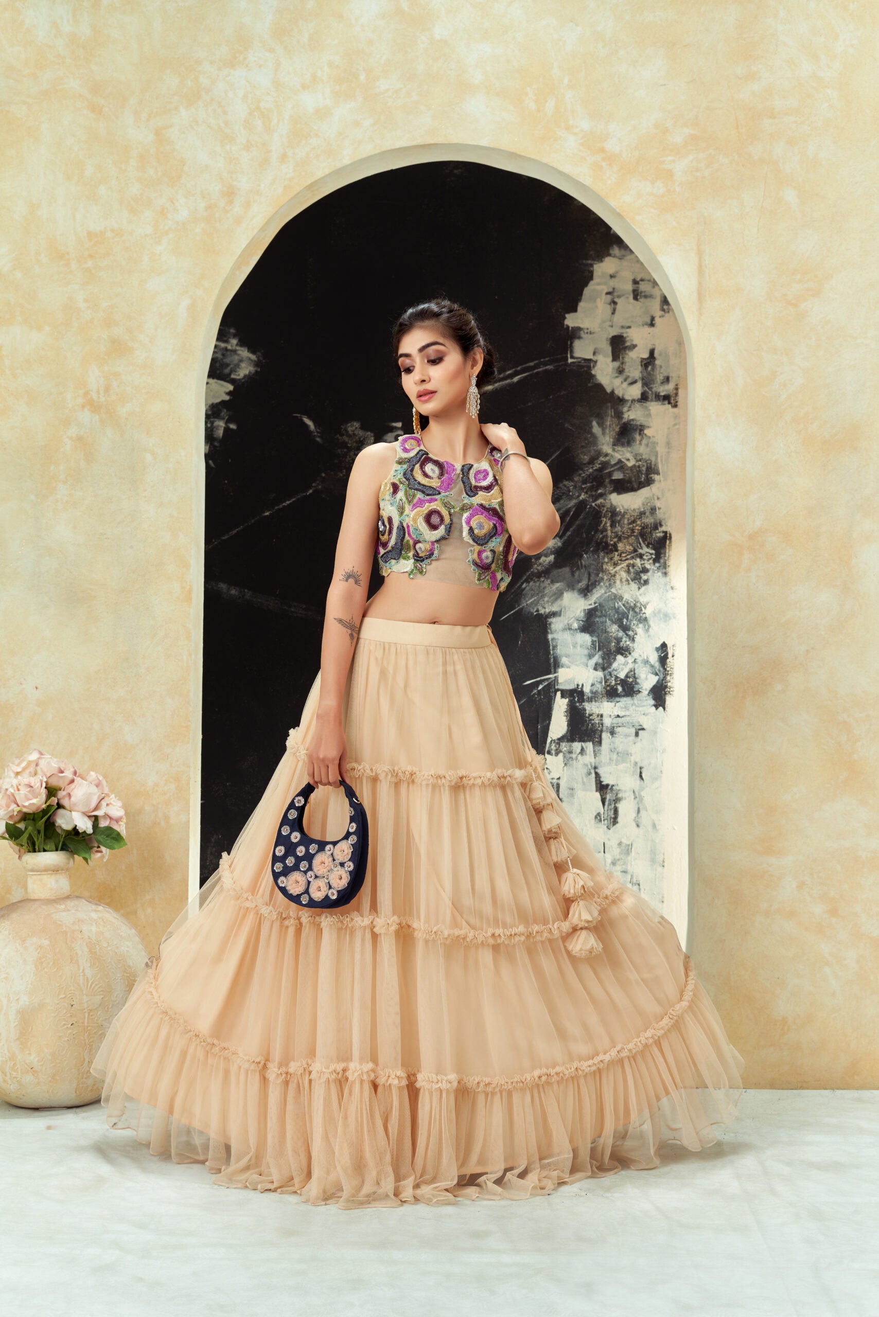 Multi-hued embroidered blouse and tier skirt set - M image
