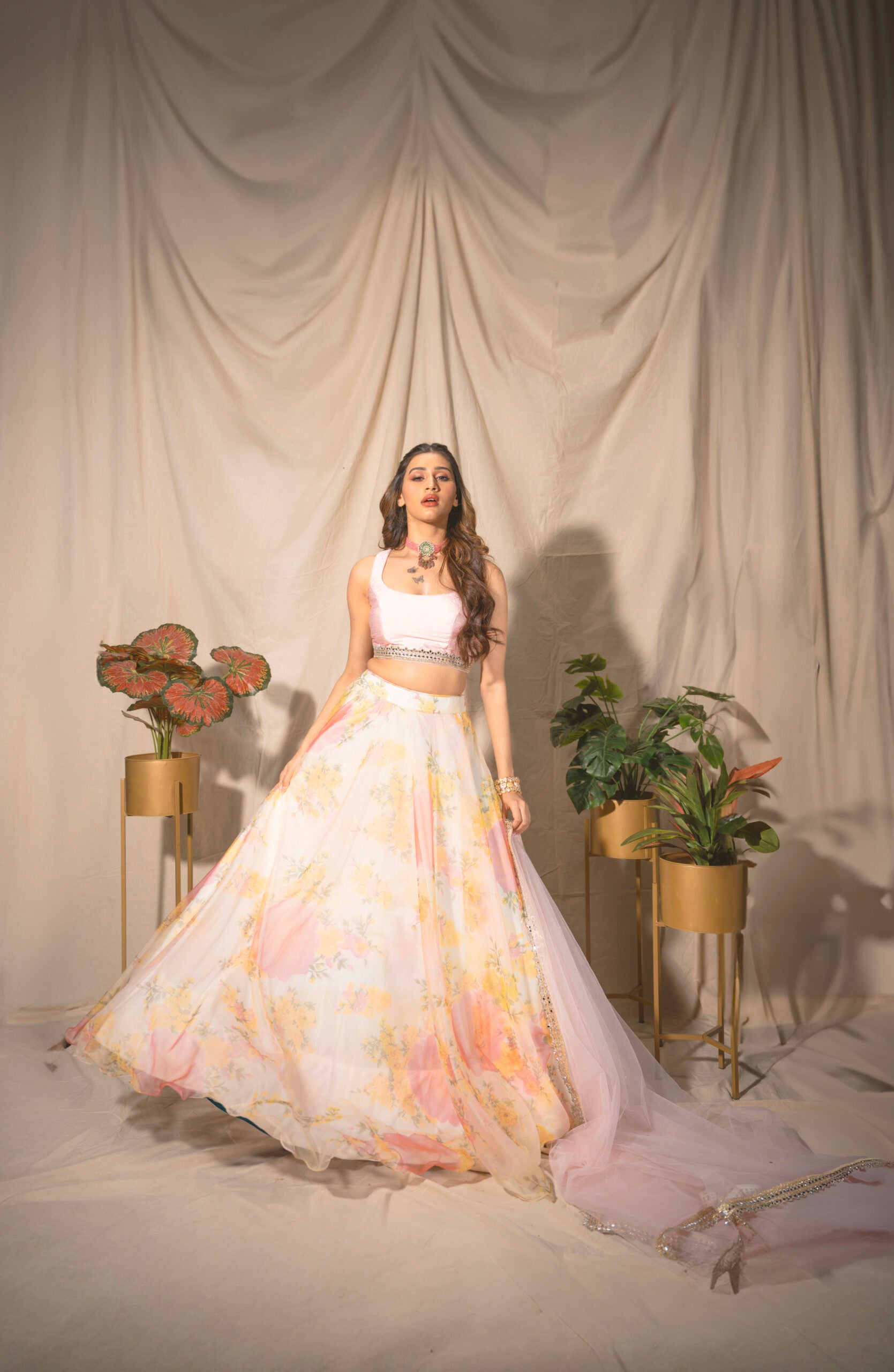 Offwhite &amp; Peach Organaza Lehenga Set image 3