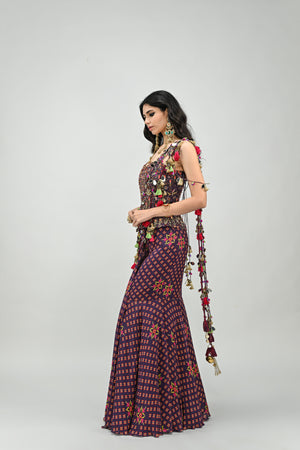 PLUM PRESTITCHED TASSEL SAREE PAIRED WITH BADLA EMBROIDERED PLUM CORSET image 3
