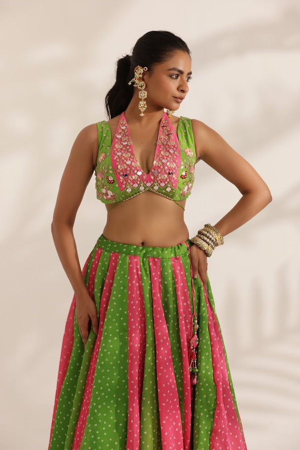 Pink and Green Bandhani Lehenga image 2