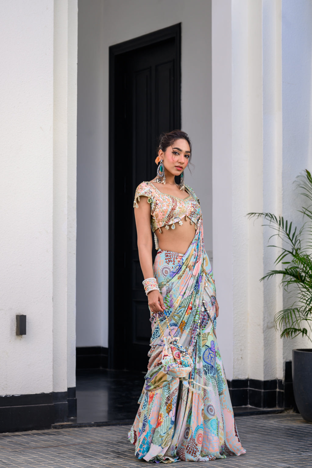Gardenia Highlighted Saree Paidwan with Hand Work Mirror Blouse image 9
