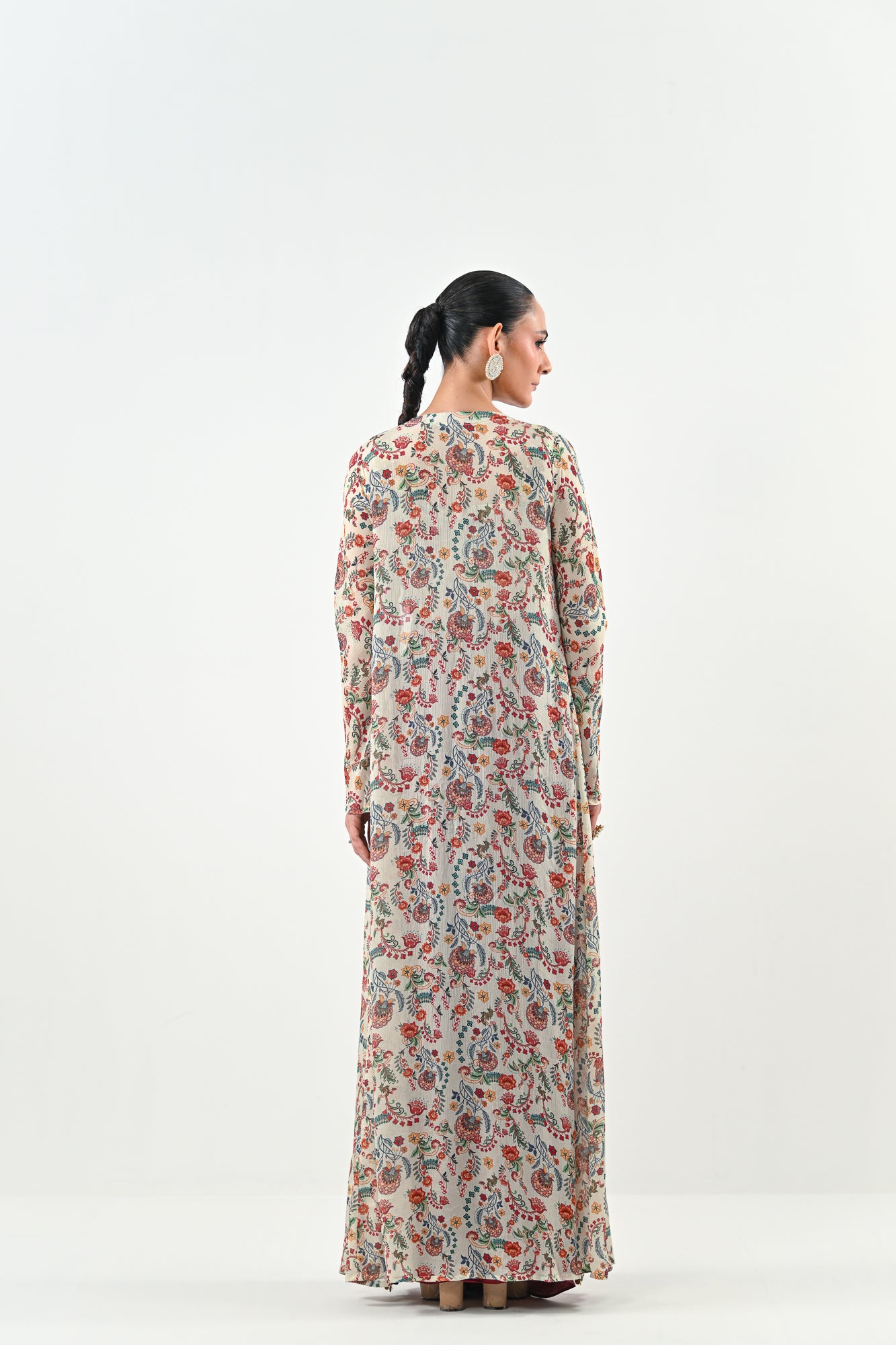 IB DHOTI SET PAIRED WITH EMBROIDERED BRALLETE AND JACKET image 4