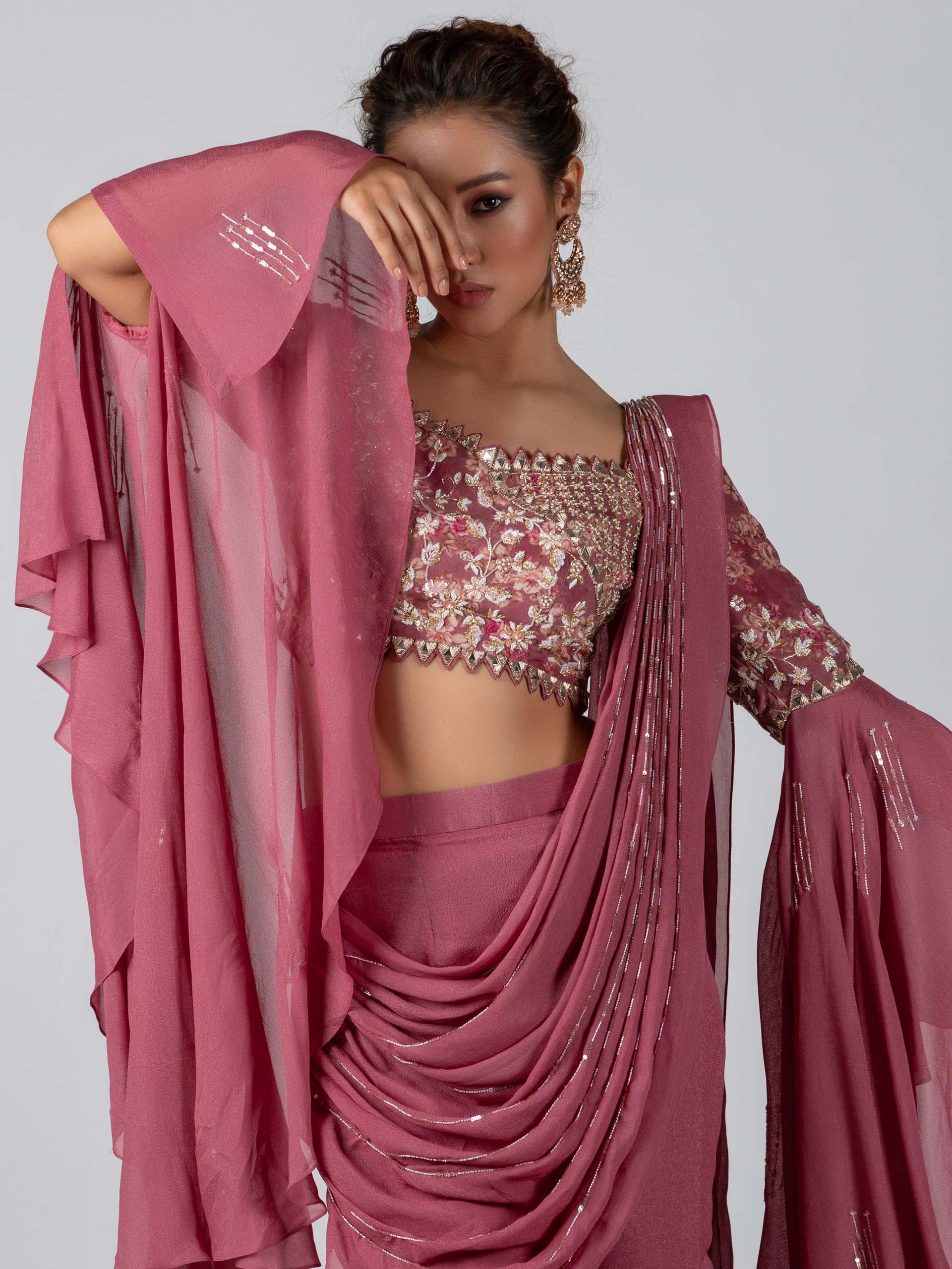 Pre-Drape Mauve Fish Cut Saree Set image 2