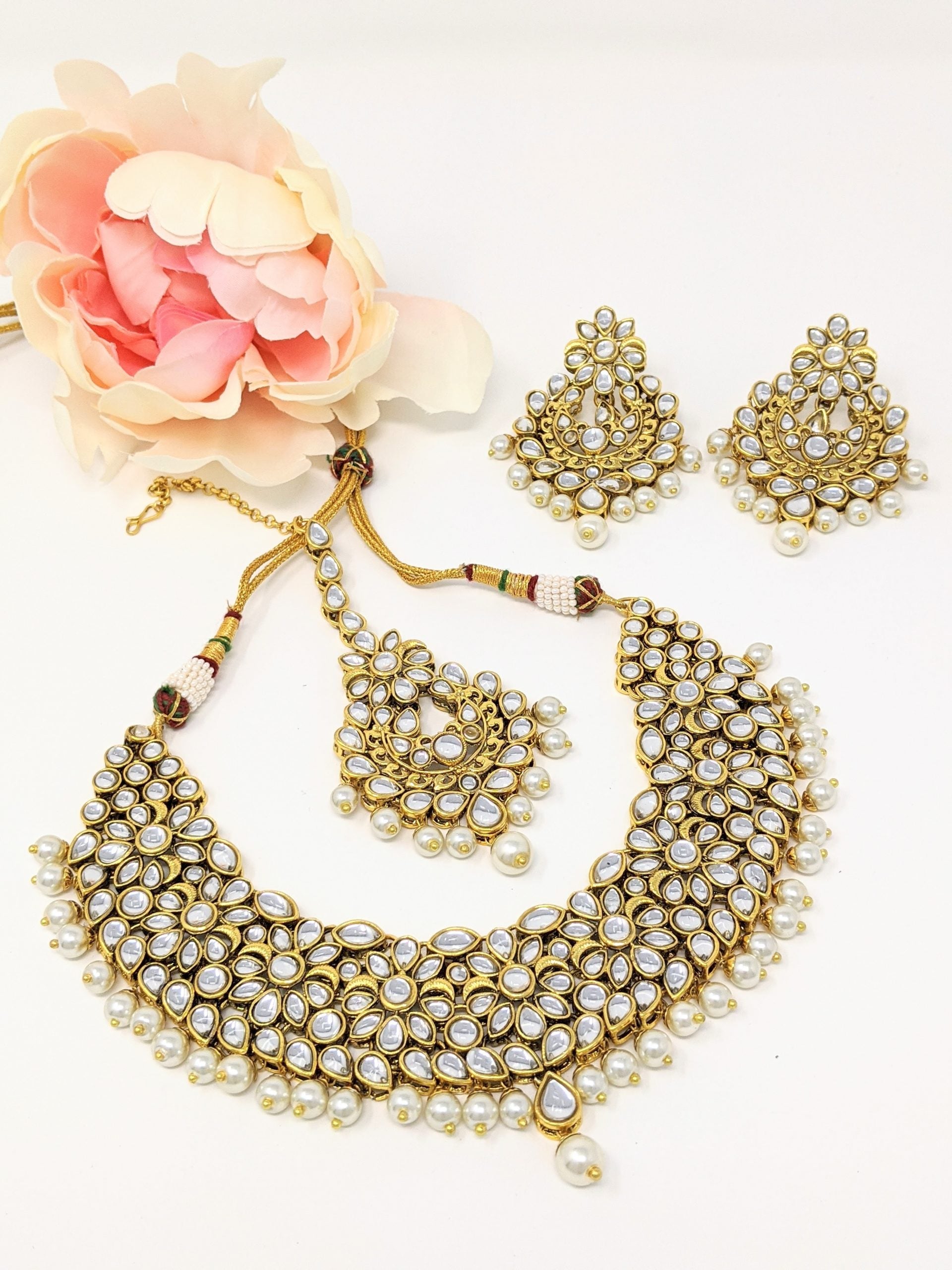Muskaan Necklace Set - Golden image