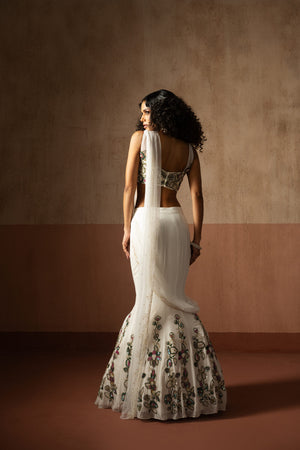 Fish Style White & Multicolored Hand Embroidered Georgette Fishtail Saree image 4
