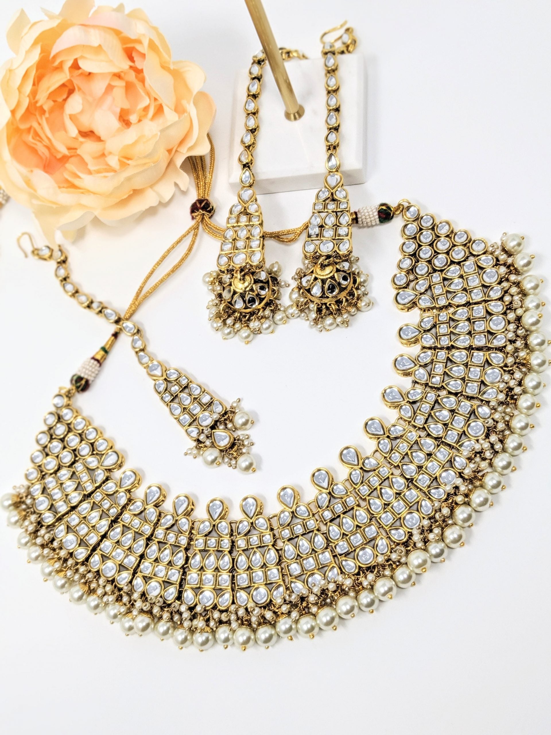 Golden Maharani Kundan Necklace Set image 0