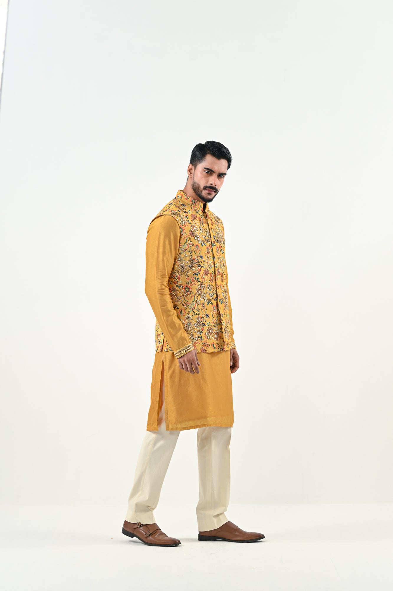 MARIGOLD HIGHLIGHTED BUNDI WITH KURTA SET image 2
