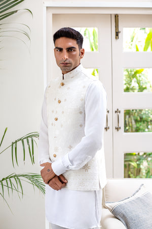 Lucknowi Embroidered Bundi Jacket image 3