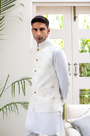 Lucknowi Embroidered Bundi Jacket image 1
