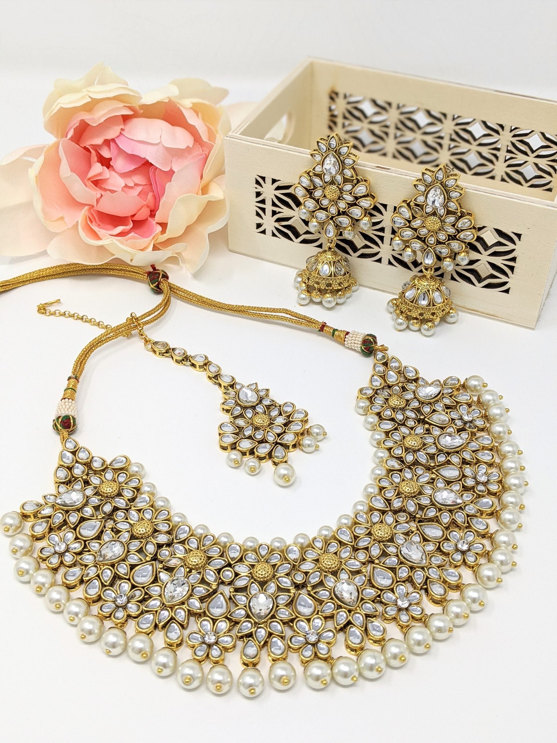 Jasmine Kundan Necklace Set image 0
