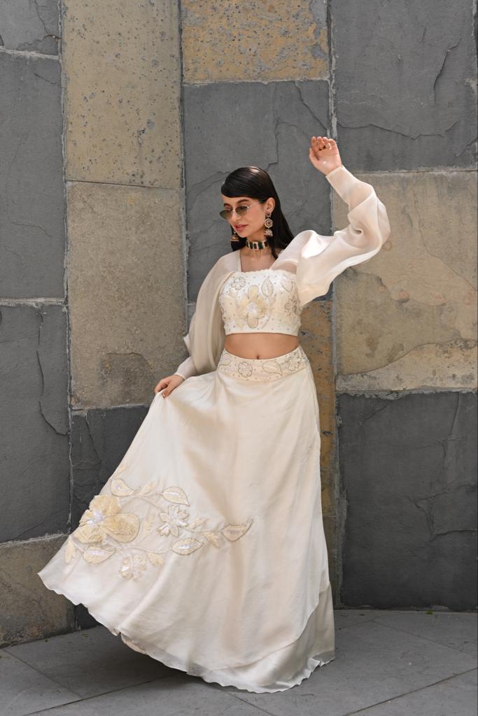 Fiore off White Lehenga image 4