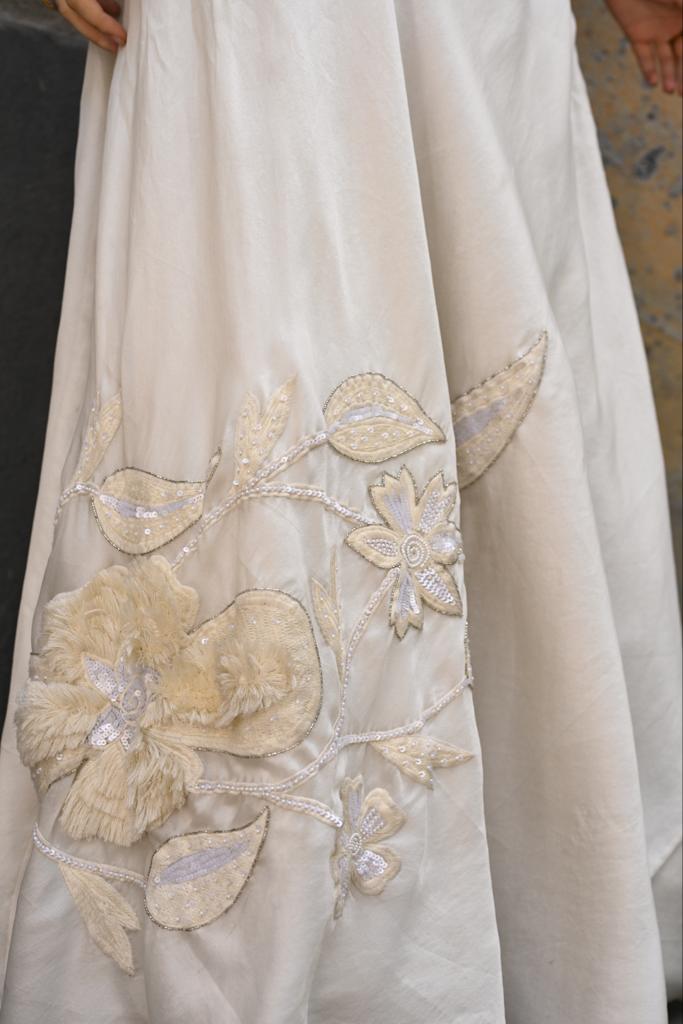 Fiore off White Lehenga image 7