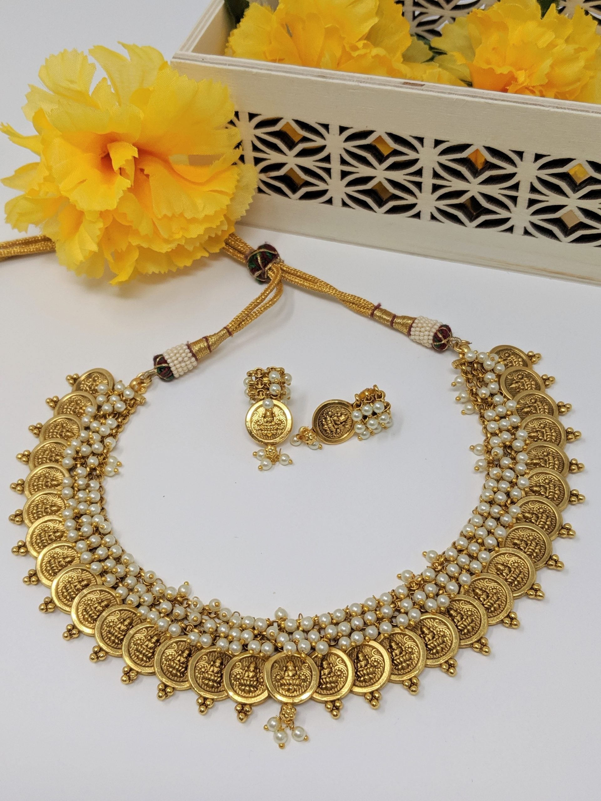 Ghoongri Pearl Temple Necklace Set image 1