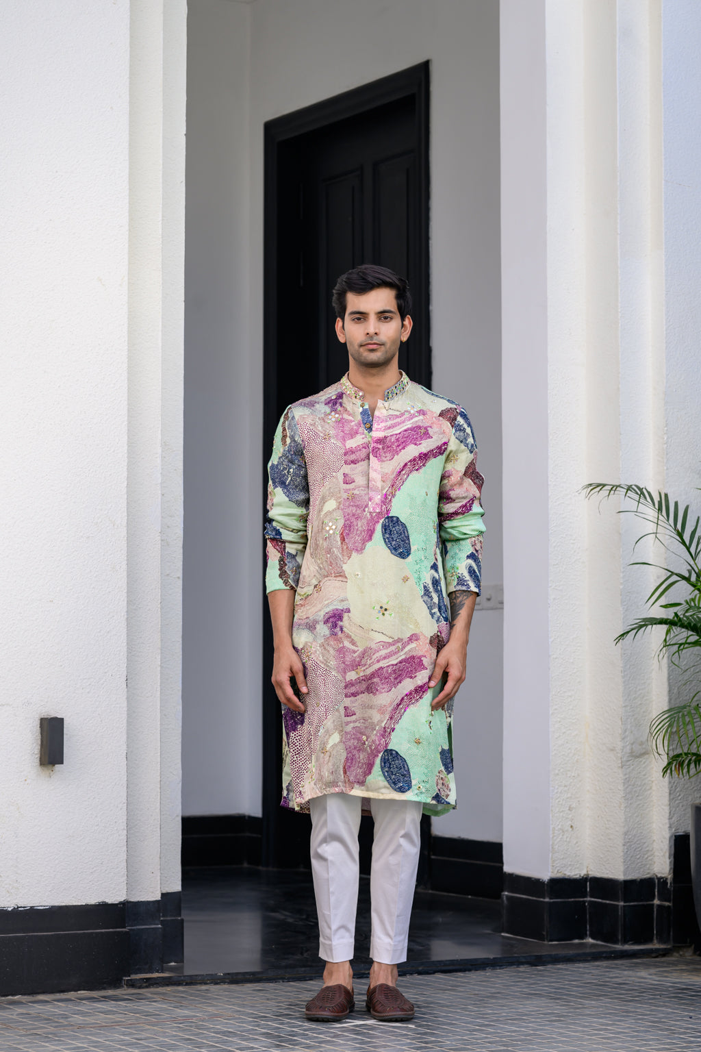 Eden Highlighted Kurta Paidawn With White Pants - L image