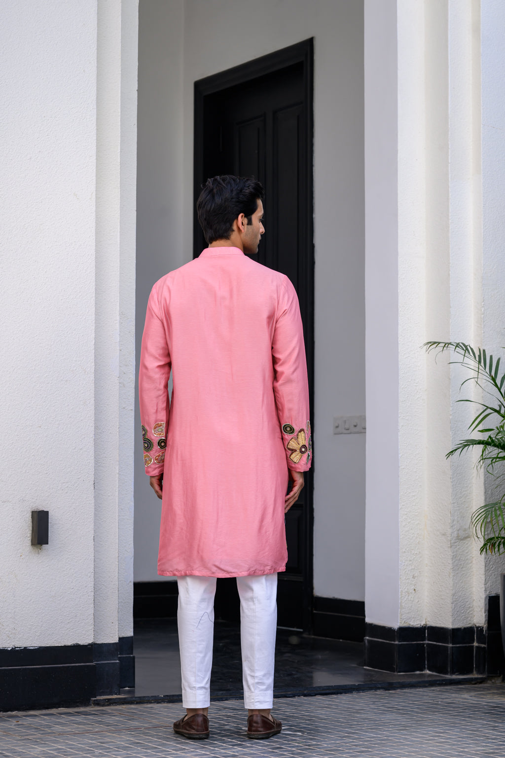 Flora Highlighted Applique Kurta With Pants image 4