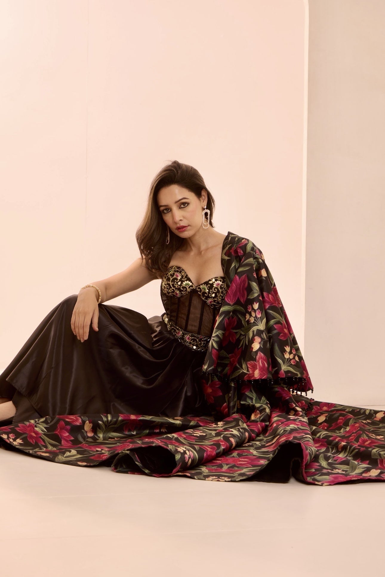 Zor Jacket and Gown Set image 5