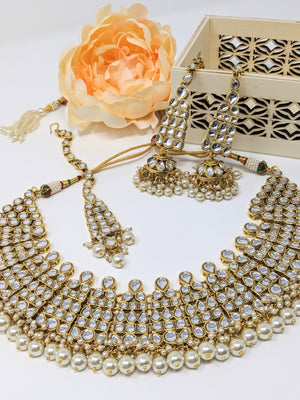 Golden Maharani Kundan Necklace Set image 1
