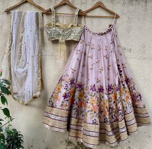Lavender Handpainted Lehenga Set image 3
