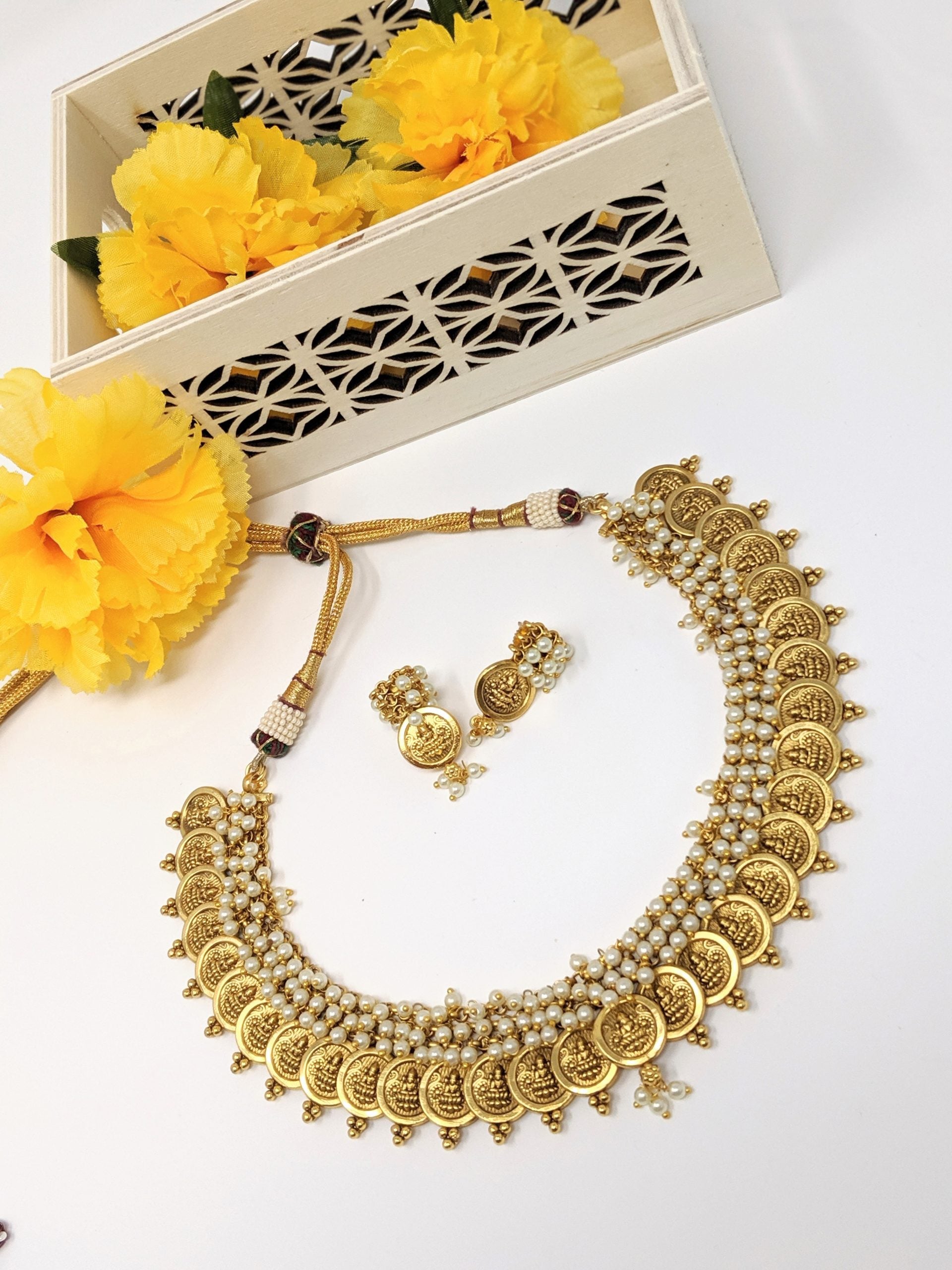 Ghoongri Pearl Temple Necklace Set image 0