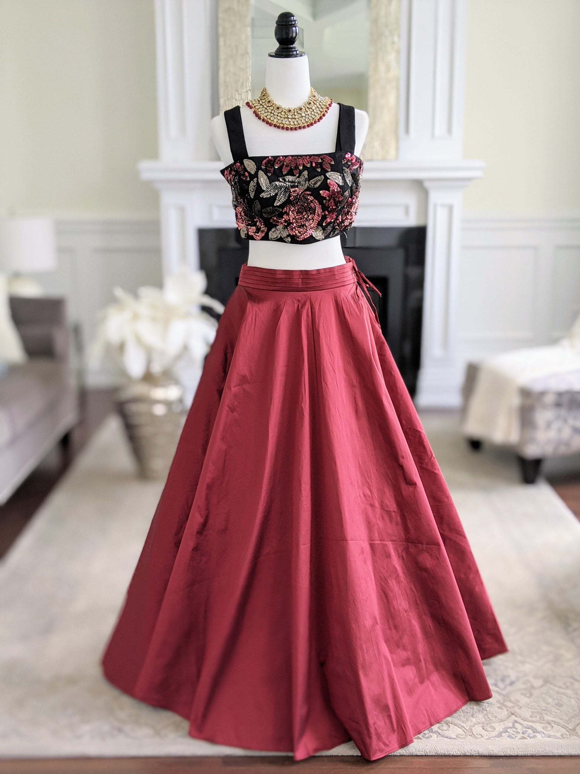 Black Sequins Sleeveless Blouse with Wine Skirt image 0