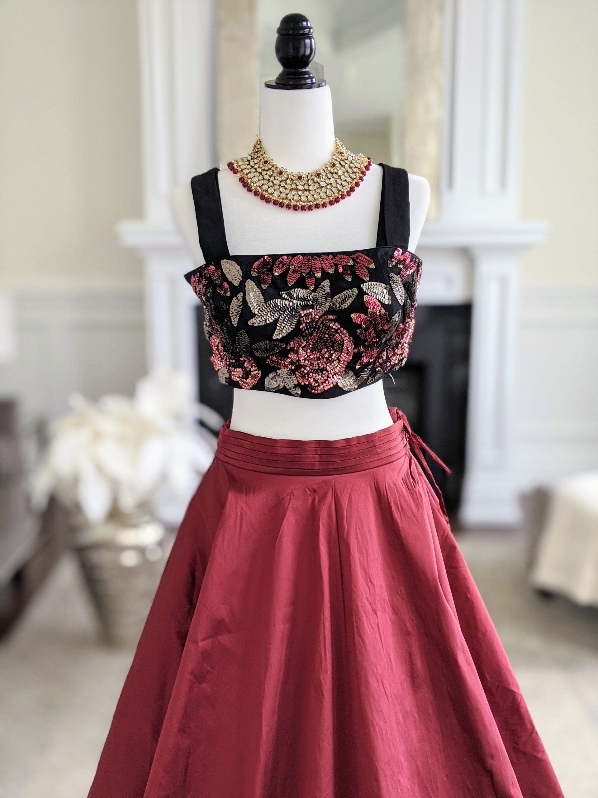 Black Sequins Sleeveless Blouse with Wine Skirt image 1