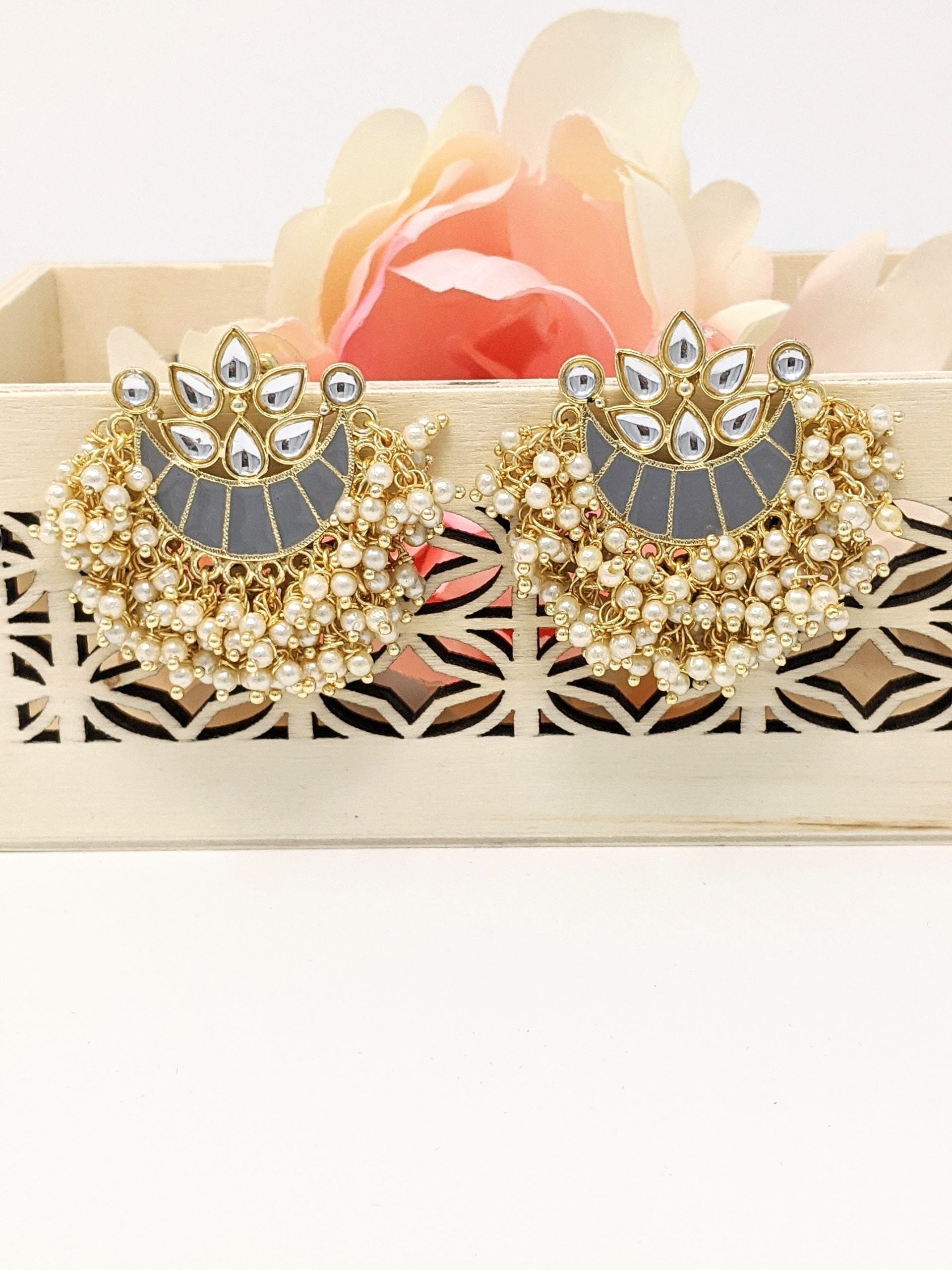 Luna Earring - Gray image